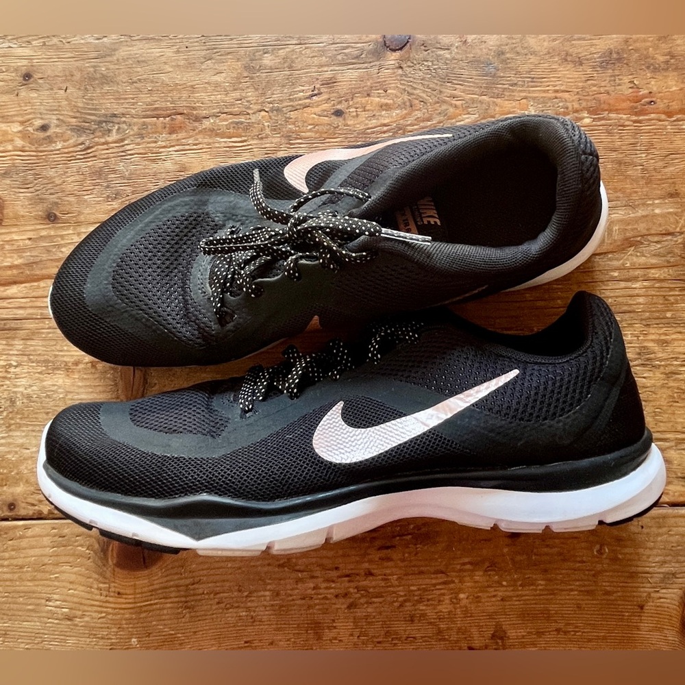 NIKE Flex TR 6 Black and Rose Gold Sneakers Women’s 8.5